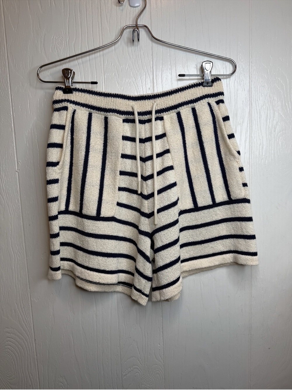BKE NWT Striped Sweater Knit Short M Striped Knit, Cream & Navy